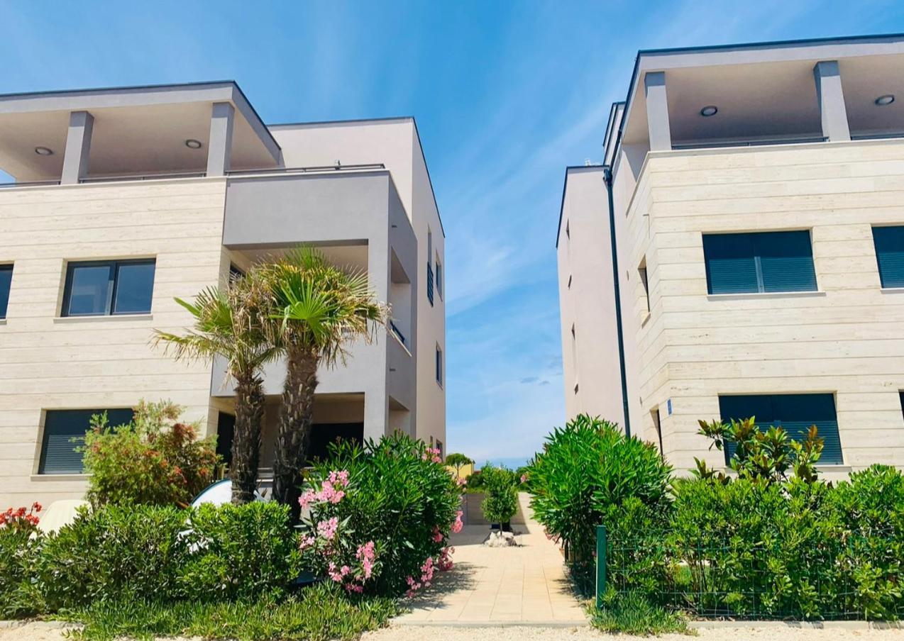 Apartments The Beach Resort Vir Eksteriør bilde