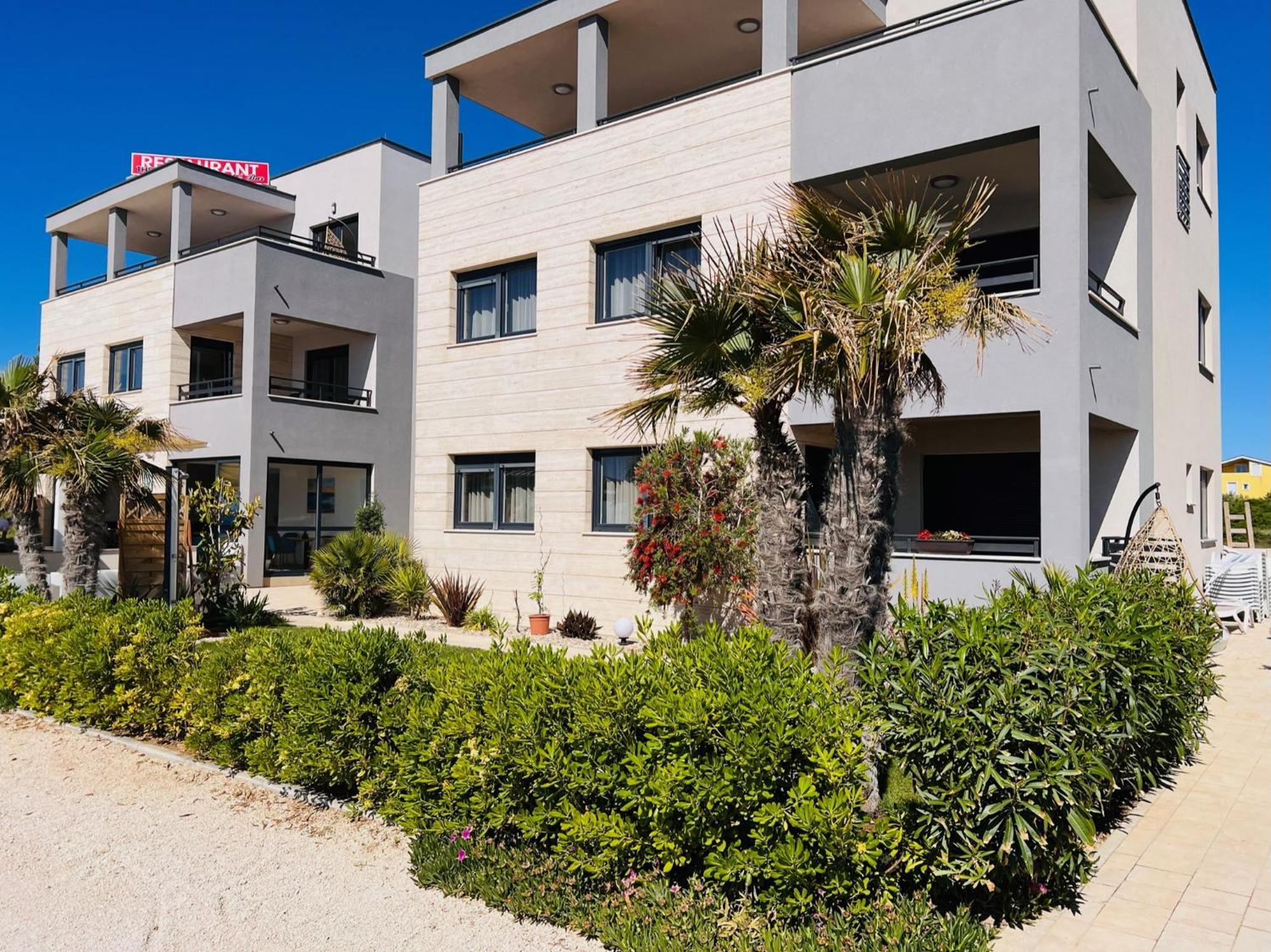 Apartments The Beach Resort Vir Eksteriør bilde